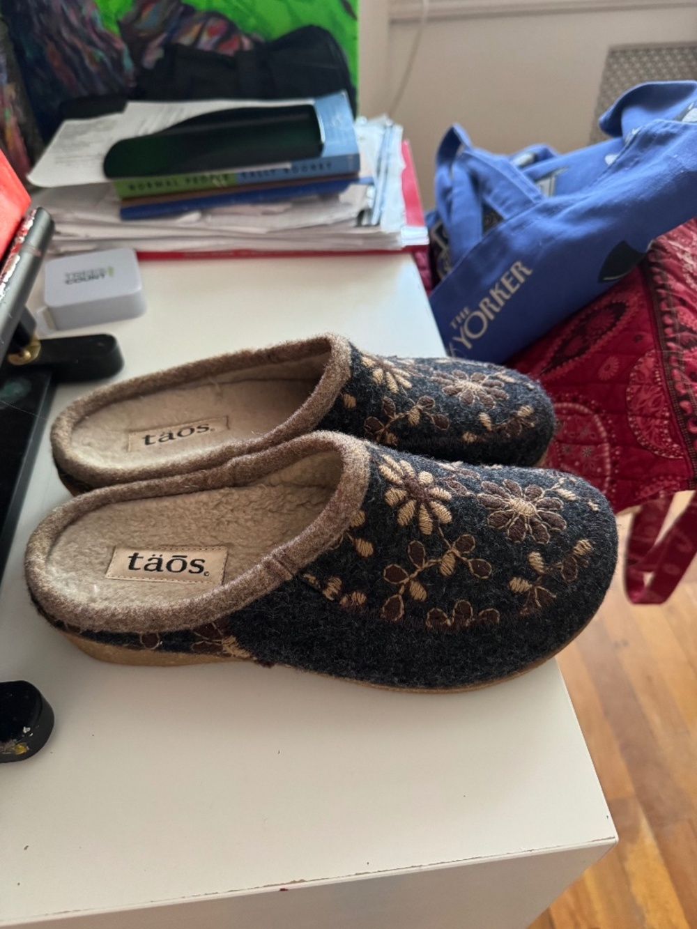 Taos Woolderness 2 Clogs EU size 39 Charcoal Grey Embroidered Wool Mules